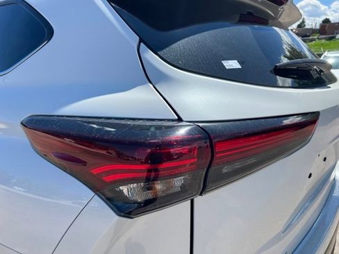 Used 2025 Toyota Highlander Limited AWD/4WD image 11