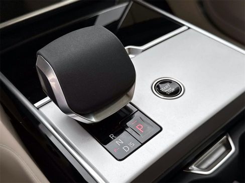 New 2025 Land Rover Range Rover SE image 24