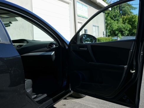 Used 2012 MAZDA MAZDA3 i Touring FWD image 26
