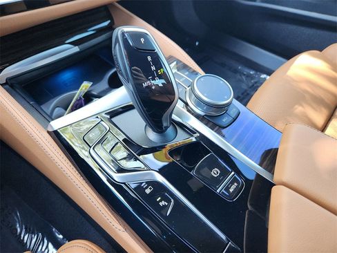 Used 2022 BMW 530e xDrive 530e iPerformance w/ M Sport Package image 29