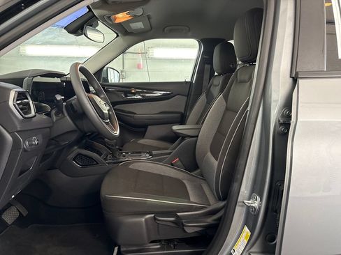Used 2025 Chevrolet TrailBlazer LT FWD image 13
