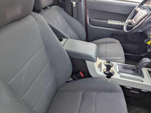 Used 2010 Ford Escape XLT image 10