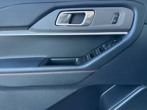 Used 2025 Ford Explorer ST-Line image 15