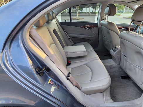 Used 2005 Mercedes-Benz E 320 Sedan image 21