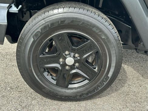 Used 2017 Jeep Wrangler Unlimited Sport w/ Connectivity Group image 37