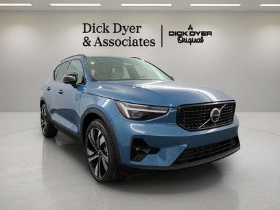 New 2025 Volvo XC40 B5 Ultra w/ Climate Package