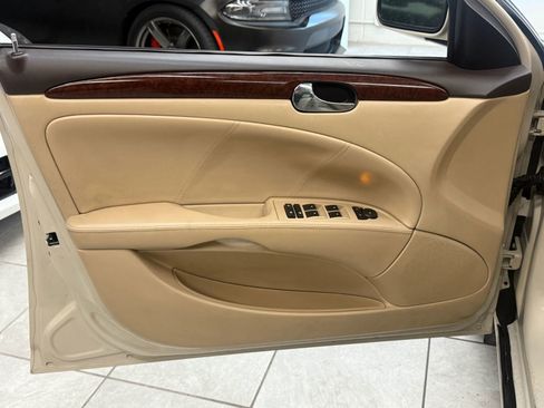 Used 2011 Buick Lucerne CX image 16