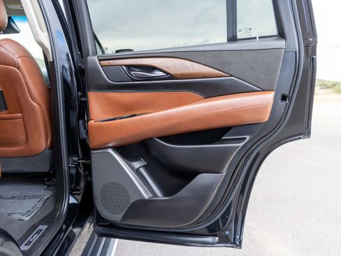 Used 2019 Cadillac Escalade Premium Luxury image 18