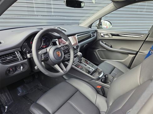 New 2026 Porsche Macan Turbo image 4