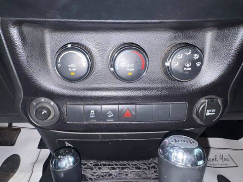 Used 2016 Jeep Wrangler Unlimited Sport w/ Quick Order Package 24S AWD/4WD image 19