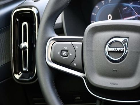 Used 2025 Volvo XC40 B5 Core w/ Protection Package Premier AWD/4WD image 22