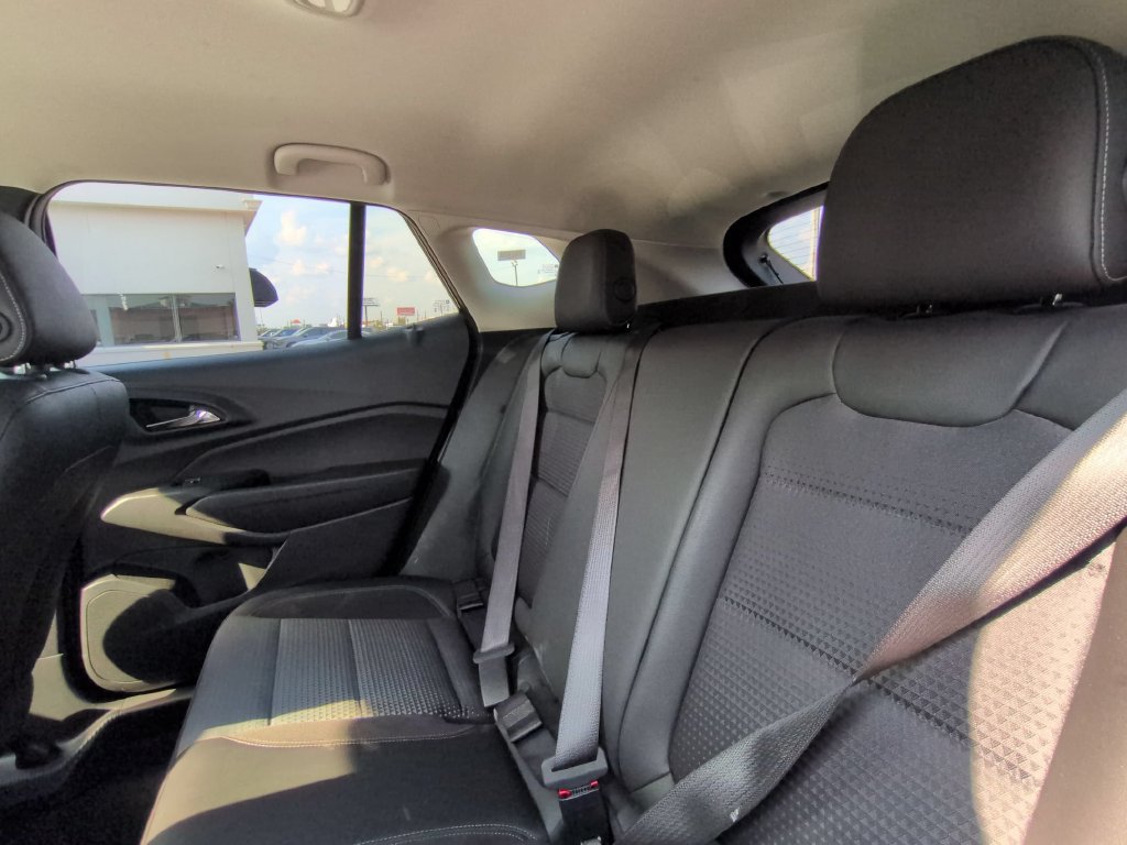 Used 2025 Chevrolet Trax LT w/ LT Convenience Package FWD image 27