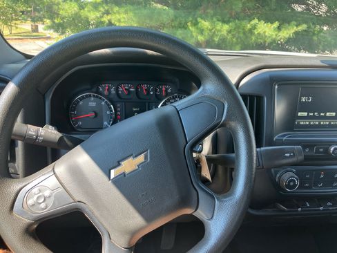 Used 2018 Chevrolet Silverado 1500 Custom w/ Custom Value Package AWD/4WD image 17