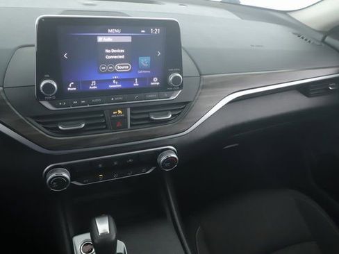 Used 2025 Nissan Altima 2.5 SV image 23