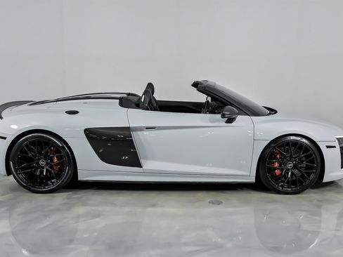 Used 2018 Audi R8 V10 plus image 14