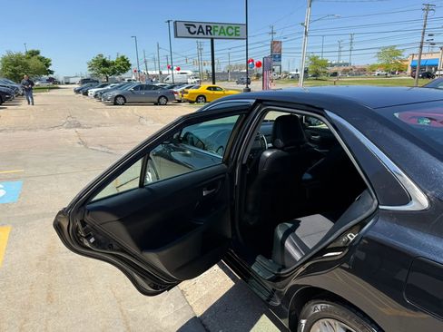 Used 2016 Toyota Camry SE FWD image 19