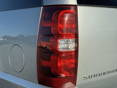 Used 2013 Chevrolet Suburban LTZ image 21