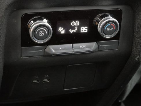 Used 2025 Buick Enclave Sport Touring AWD/4WD image 34