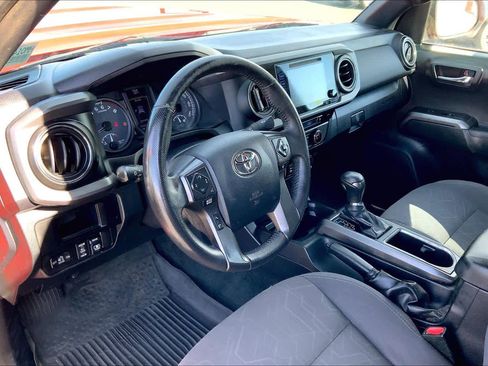 Used 2017 Toyota Tacoma TRD Sport w/ Premium & Technology Package image 18