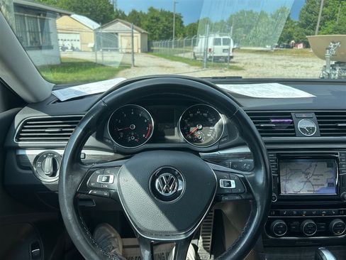 Used 2017 Volkswagen Passat 1.8T SEL Premium FWD image 18