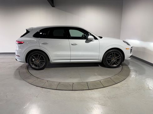 Used 2022 Porsche Cayenne image 7