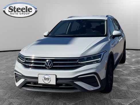 New 2024 Volkswagen Tiguan SE image 1