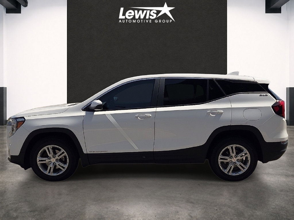 Used 2024 GMC Terrain SLE FWD image 2
