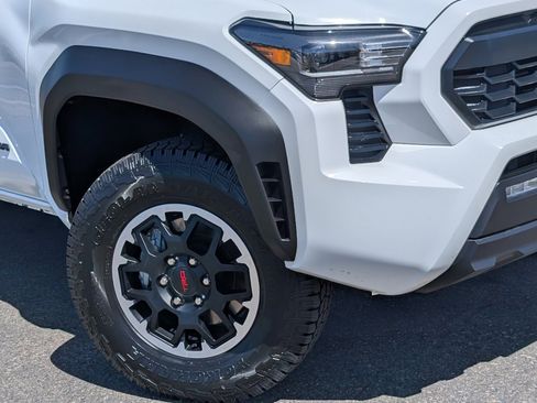 Used 2024 Toyota Tacoma 4x4 Double Cab image 10