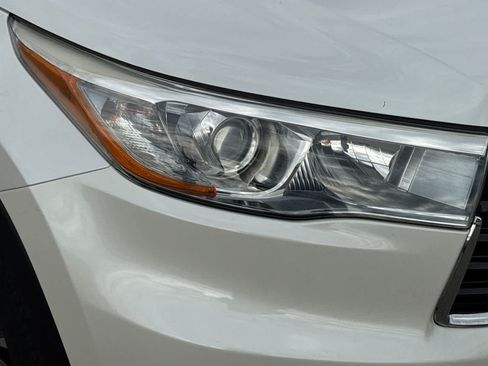 Used 2016 Toyota Highlander XLE AWD/4WD image 11