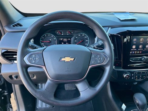 Used 2021 Chevrolet Traverse LS image 11