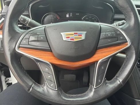 Used 2023 Cadillac XT5 Premium Luxury FWD image 8