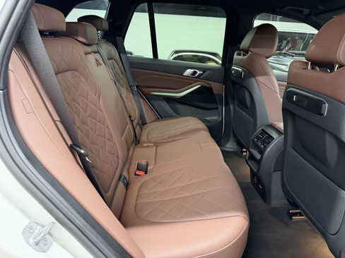 Used 2025 BMW X5 sDrive40i w/ M Sport Package image 23