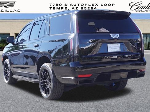 Used 2023 Cadillac Escalade Premium Luxury image 3