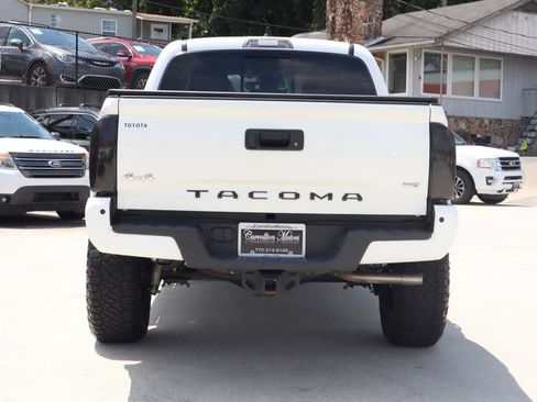 Used 2023 Toyota Tacoma SR5 AWD/4WD image 5
