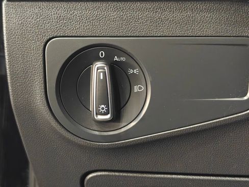 Used 2023 Volkswagen Tiguan SE image 44