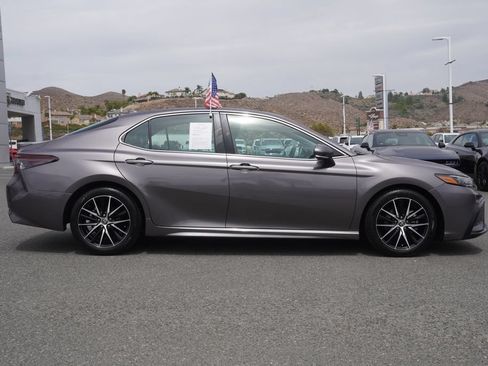 Used 2022 Toyota Camry SE w/ Cold Weather Package FWD image 3