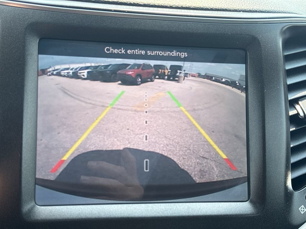 Used 2019 Jeep Cherokee Trailhawk AWD/4WD image 19