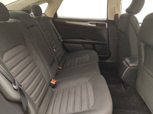 Used 2018 Ford Fusion SE FWD image 19