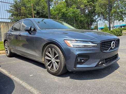 Used 2022 Volvo S60 B5 Momentum w/ Premium Package FWD image 6