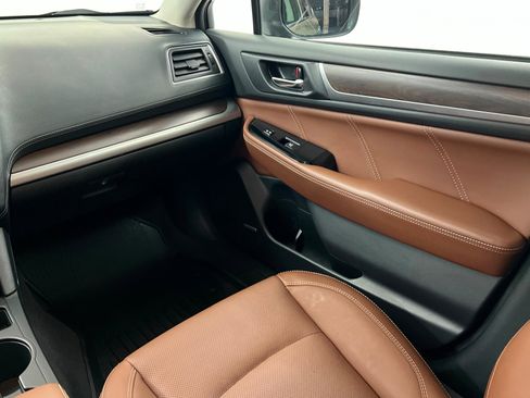 Used 2019 Subaru Outback 3.6R Touring image 11