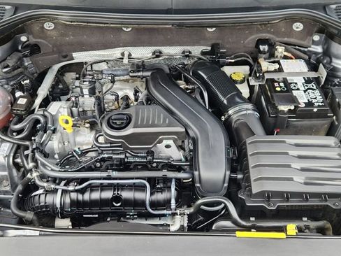 Used 2024 Volkswagen Taos SE image 16