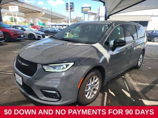 Used 2025 Chrysler Pacifica Select FWD video 1