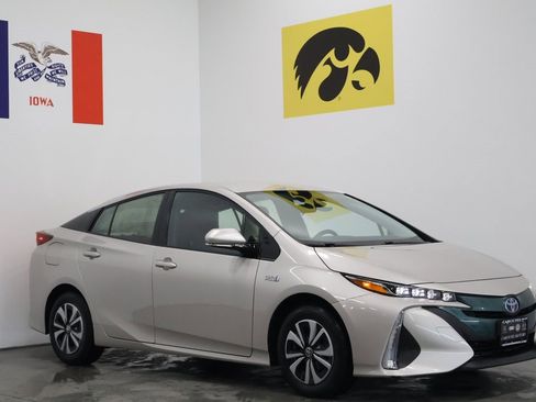 Used 2018 Toyota Prius Prime Premium image 1