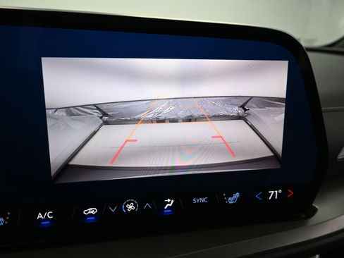 Certified 2025 Chevrolet Traverse LT image 19