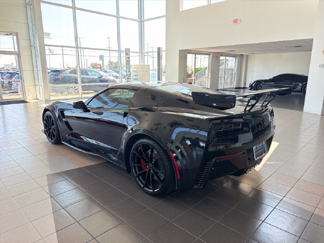 Used 2019 Chevrolet Corvette Grand Sport w/ Carbon Flash Badge Package RWD image 5