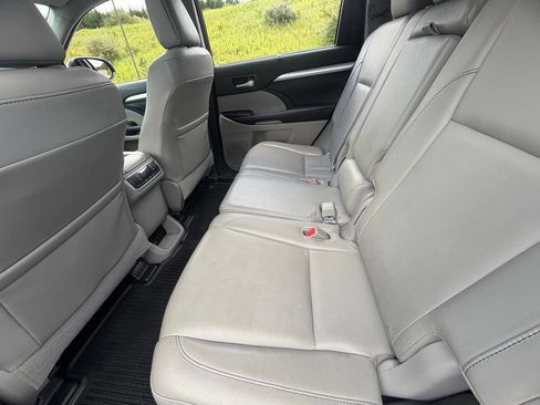 Used 2016 Toyota Highlander XLE AWD/4WD image 45