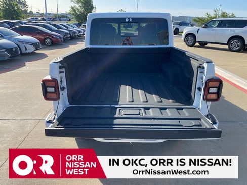 Used 2023 Jeep Gladiator Overland image 10
