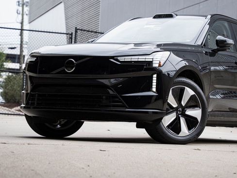 New 2025 Volvo EX90 Plus image 2