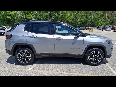 Certified 2024 Jeep Compass Limited AWD/4WD image 9