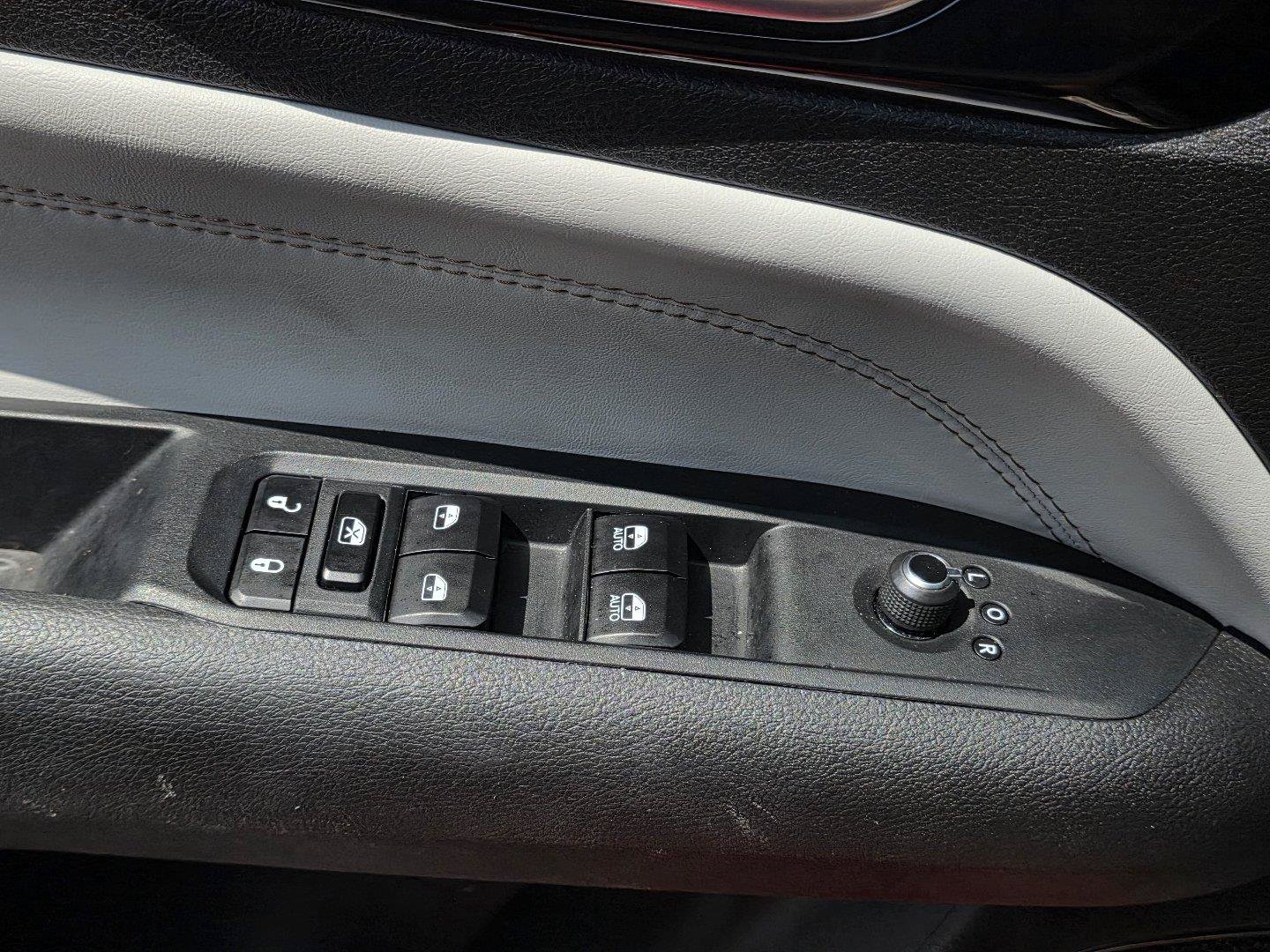 Used 2025 Jeep Grand Cherokee Altitude AWD/4WD image 24